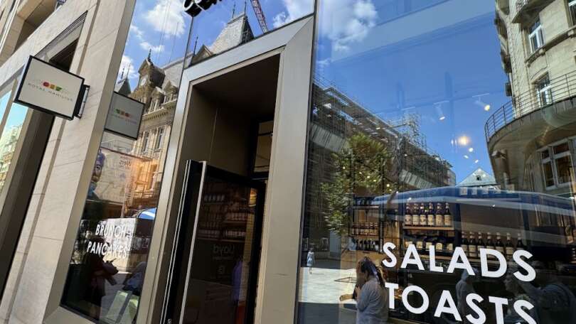 Lloyd Coffee Eatery: Destinasi Brunch Paling Ikonik di Jantung Luxembourg